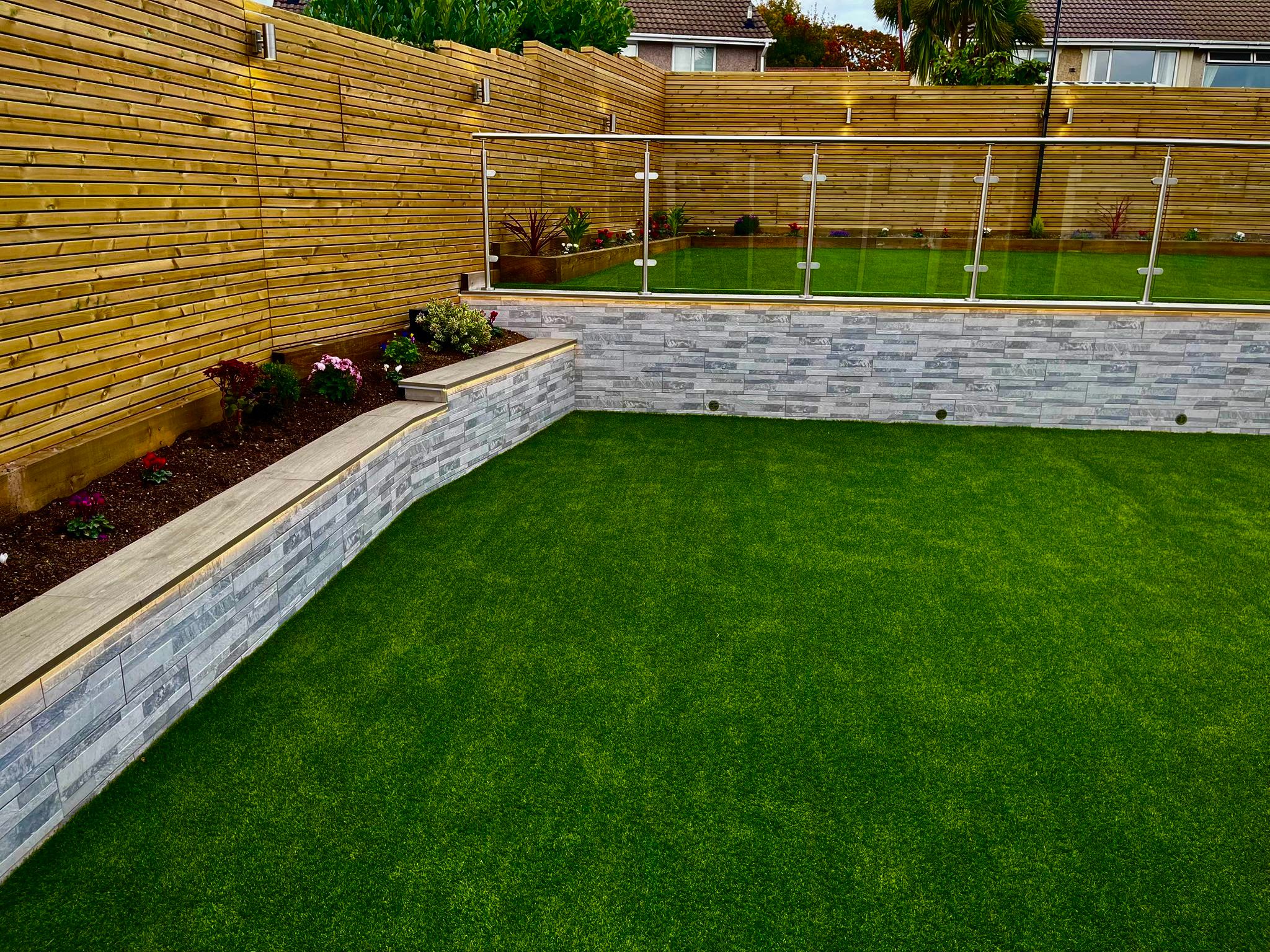 Garden fence and wall lighting